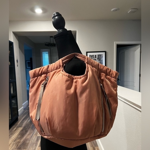 New VINCE CAMUTO NYLON HARLO TOTE - Picture 1 of 8